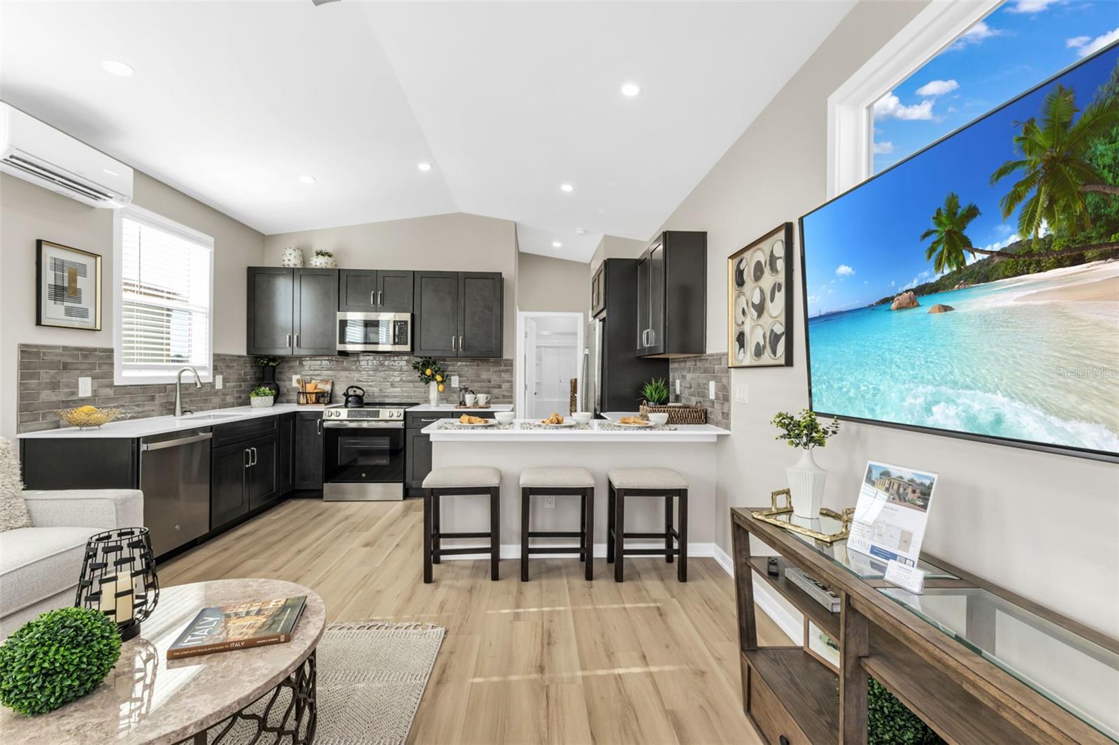 SOLANA COTTAGE RESORT - Residential