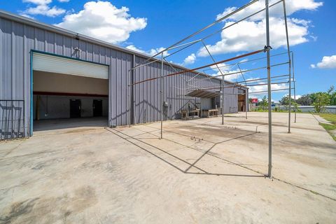 Tiny photo for 9732 SE Us Highway 441 Highway, Belleview, FL 34420 (MLS # OM709834)