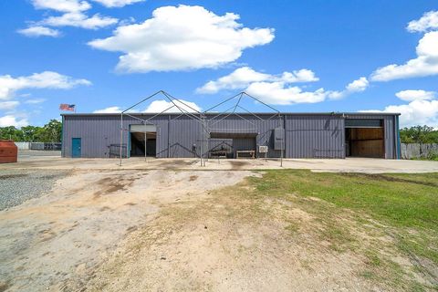 Tiny photo for 9732 SE Us Highway 441 Highway, Belleview, FL 34420 (MLS # OM709834)