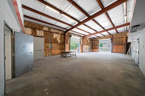Tiny photo for 9732 SE Us Highway 441 Highway, Belleview, FL 34420 (MLS # OM709834)