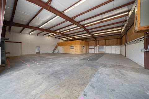 Tiny photo for 9732 SE Us Highway 441 Highway, Belleview, FL 34420 (MLS # OM709834)