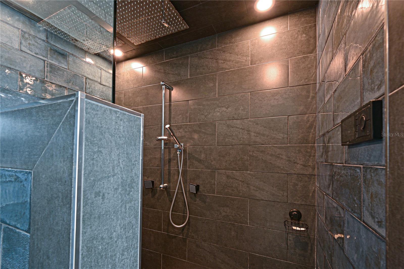 VINTAGE CREEK - Residential