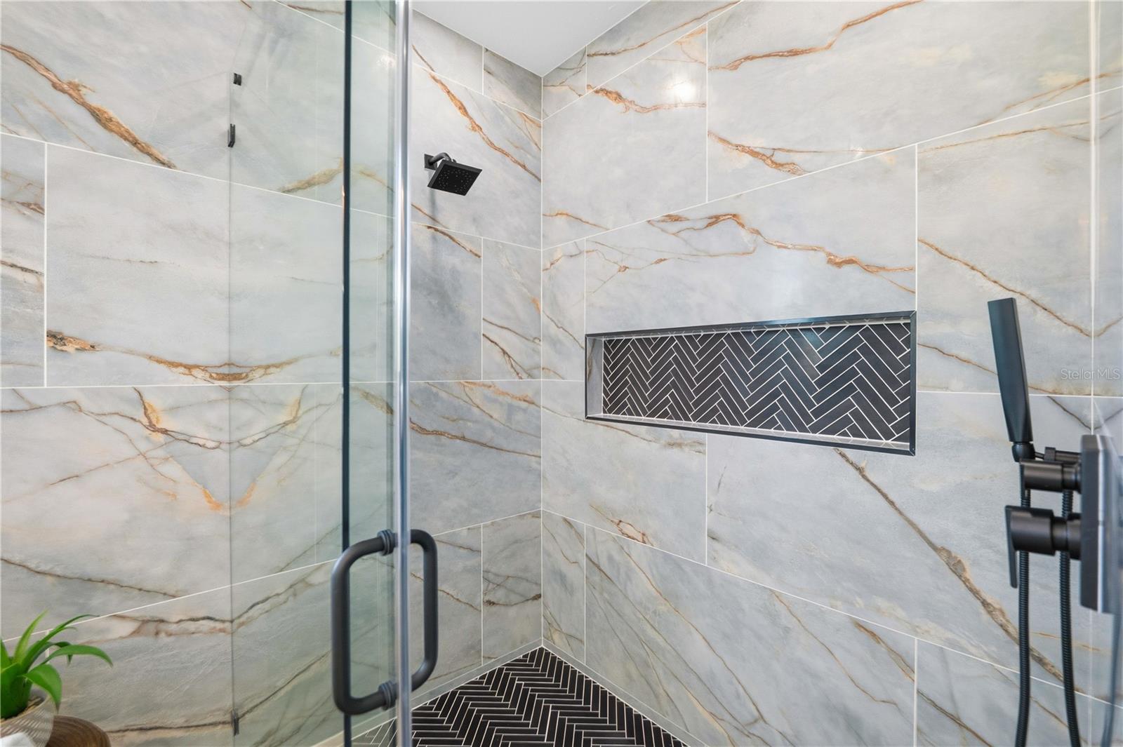 JUNGLE TERRACE SEC D - Residential