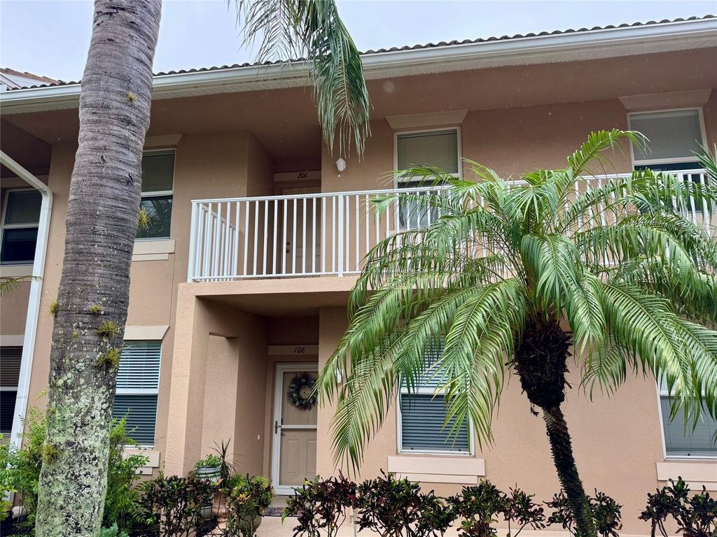 Photo of 803 Fairwaycove Lane #206, Bradenton, FL 34212 (MLS # A4662833)