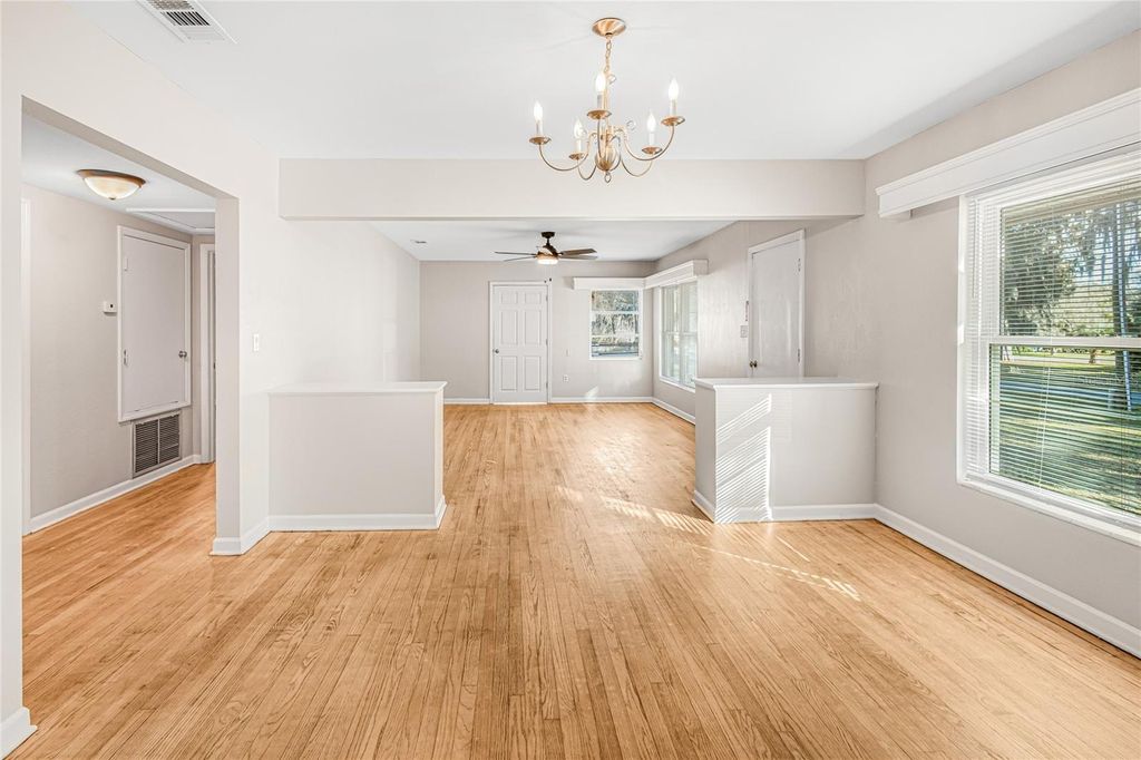 Photo of 1607 S Lakeview Avenue, Leesburg, FL 34748 (MLS # G5107167)