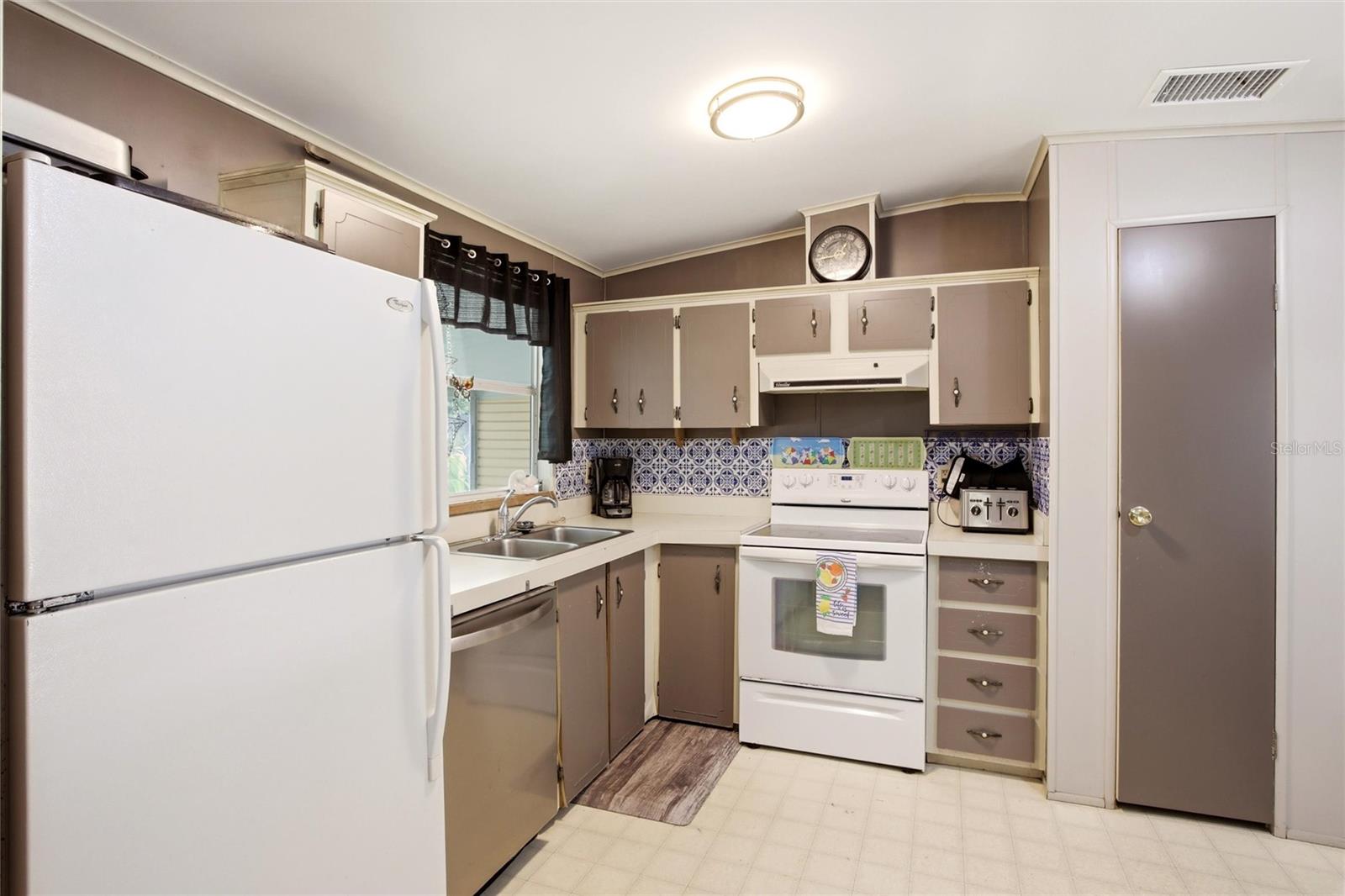 TIOTIE BEACH ESTATES - Residential