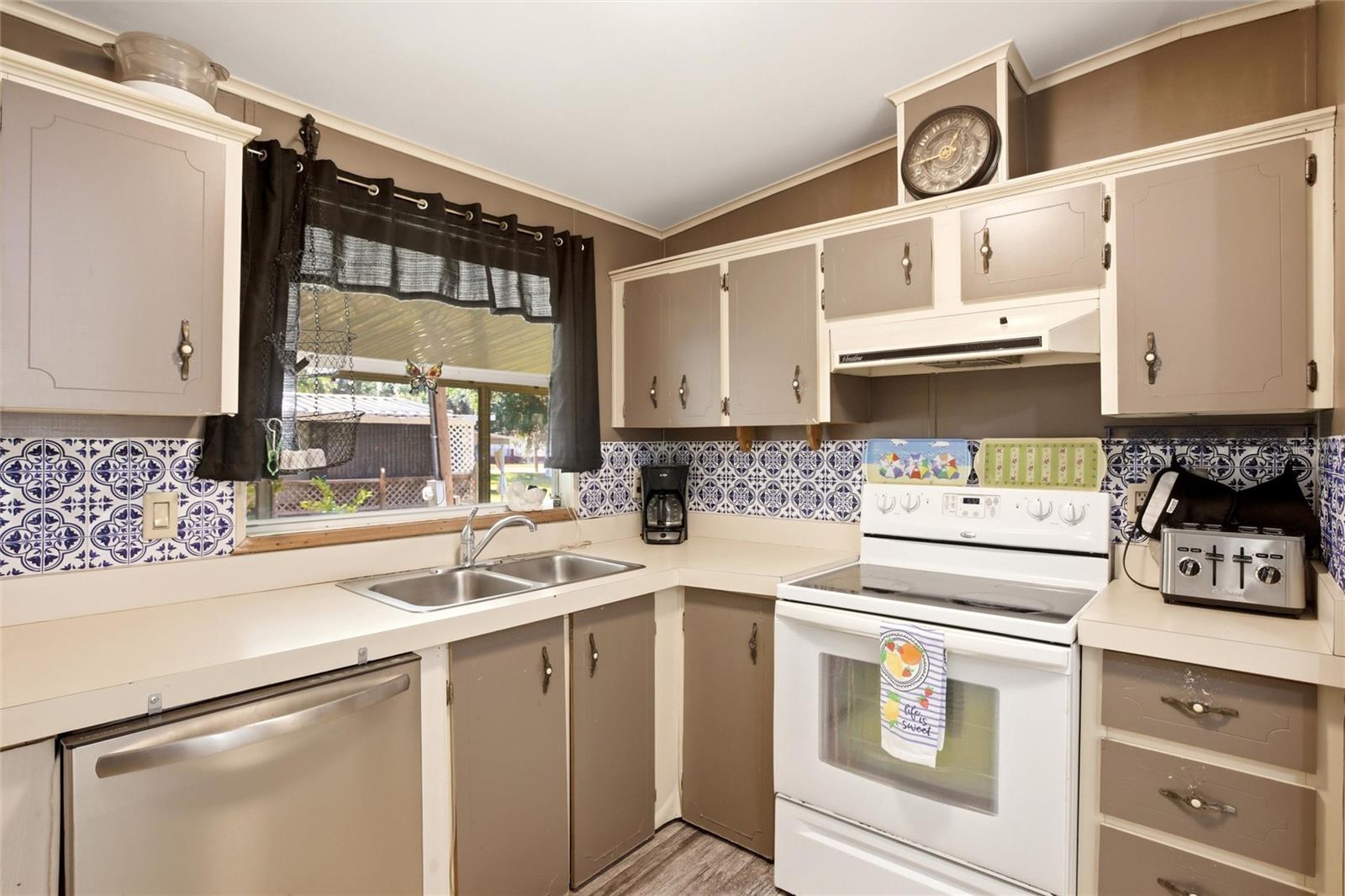 TIOTIE BEACH ESTATES - Residential