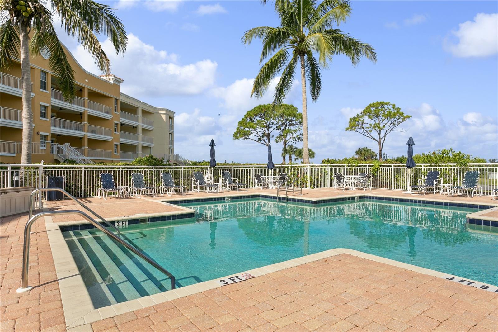 VILLAS/HARBOR VILLAGE - Residential