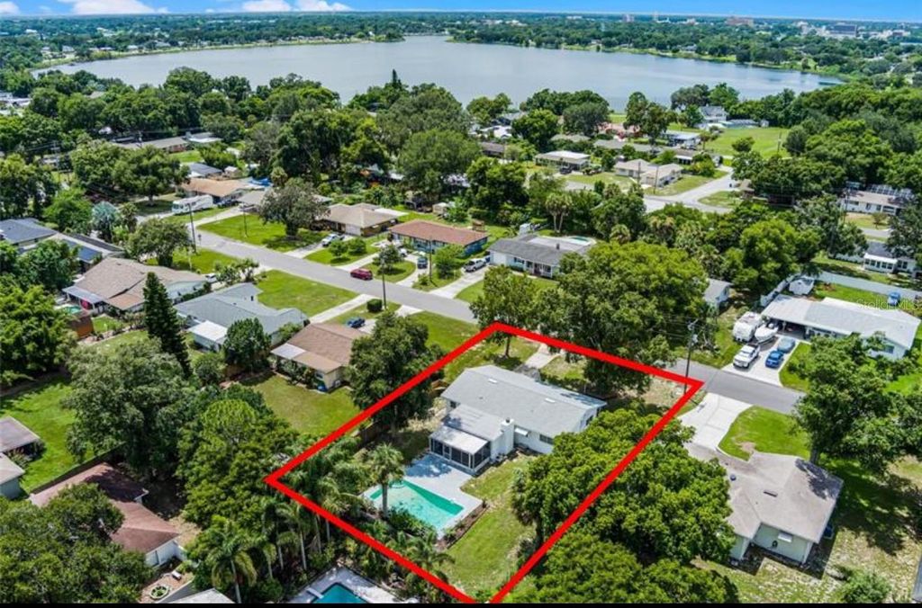 Photo of 904 15th Street NE, Winter Haven, FL 33881 (MLS # O6323490)