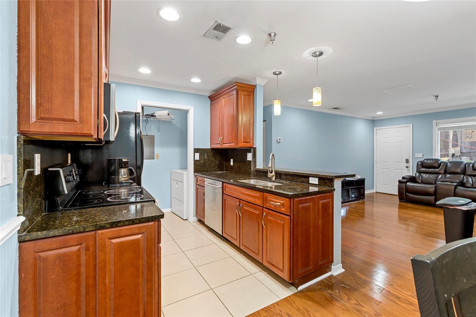 ITOPIA PRIVATE RESIDENCES CONDO - Residential