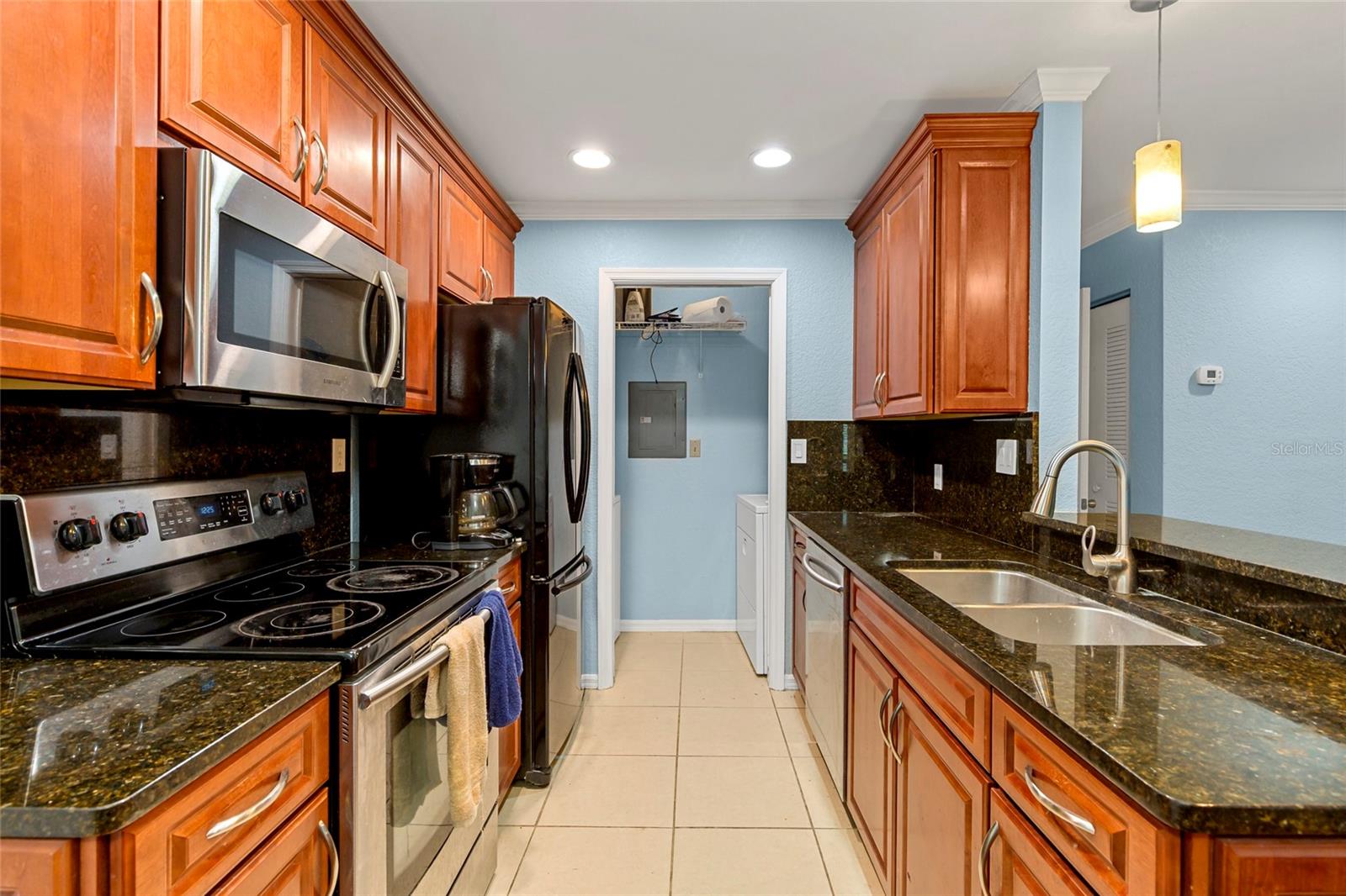 ITOPIA PRIVATE RESIDENCES CONDO - Residential