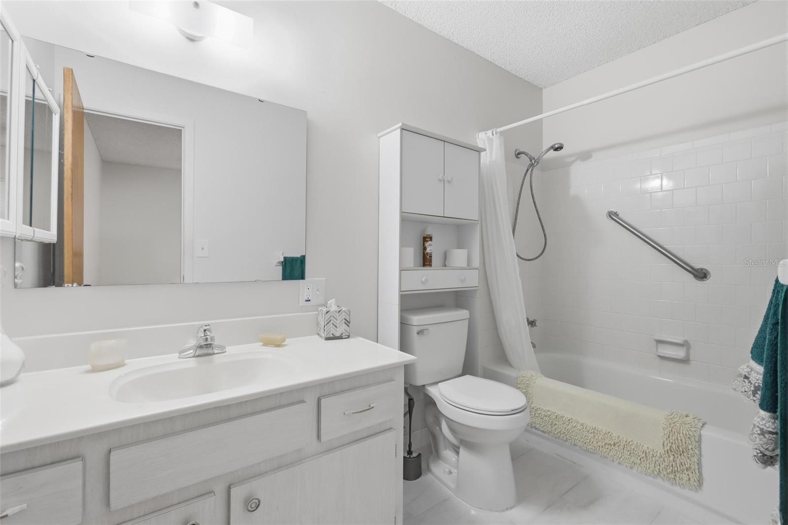 ALHAMBRA VILLAS CONDO 01-04 - Residential