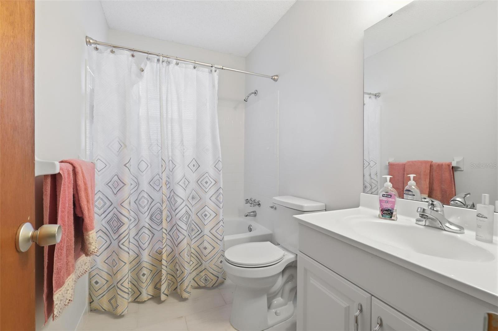 ALHAMBRA VILLAS CONDO 01-04 - Residential