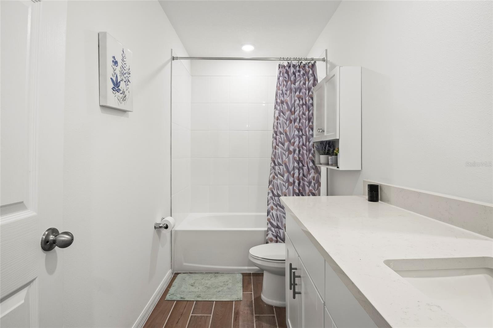 THE RESERVE AT TWIN LAKES - Residential Lease