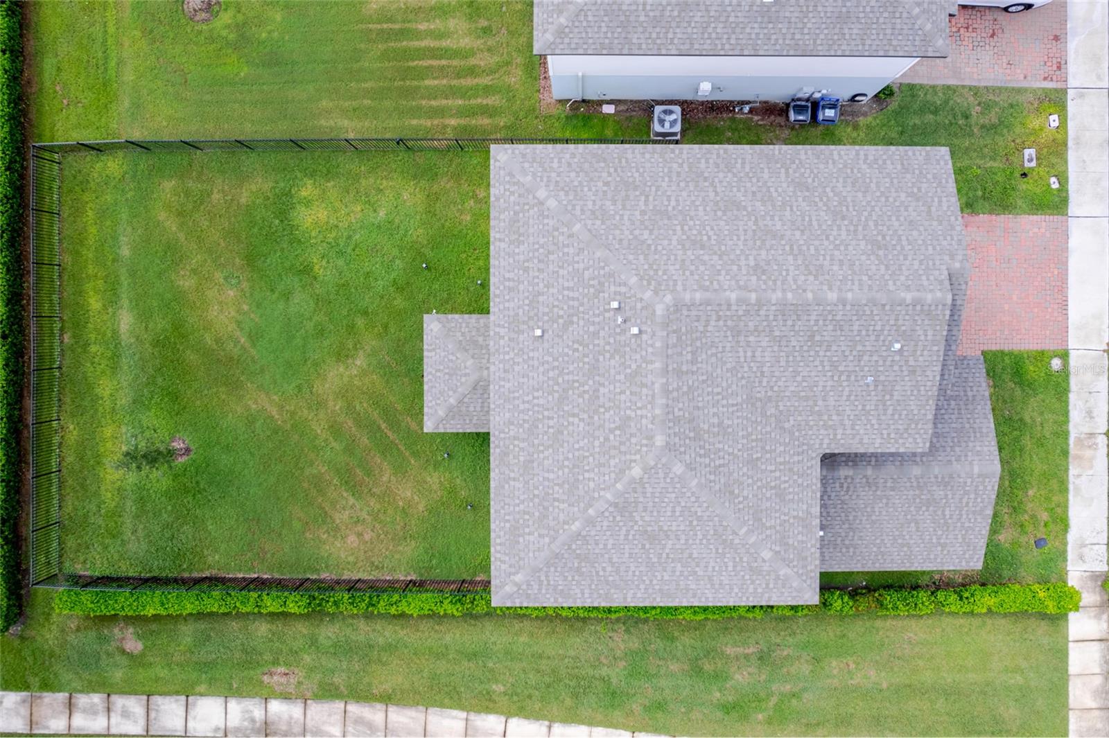 THE RESERVE AT TWIN LAKES - Residential Lease