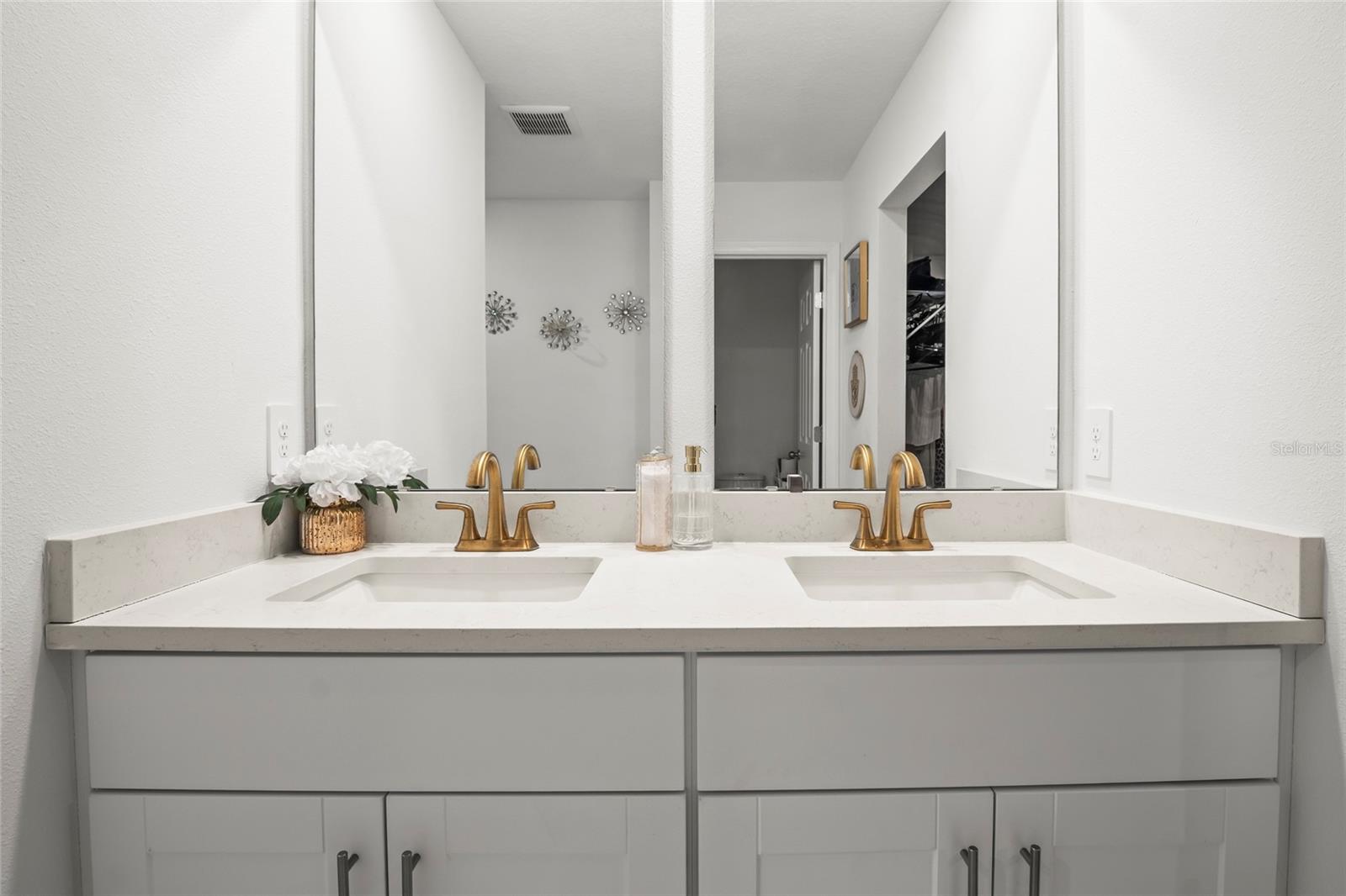 THE RESERVE AT TWIN LAKES - Residential Lease