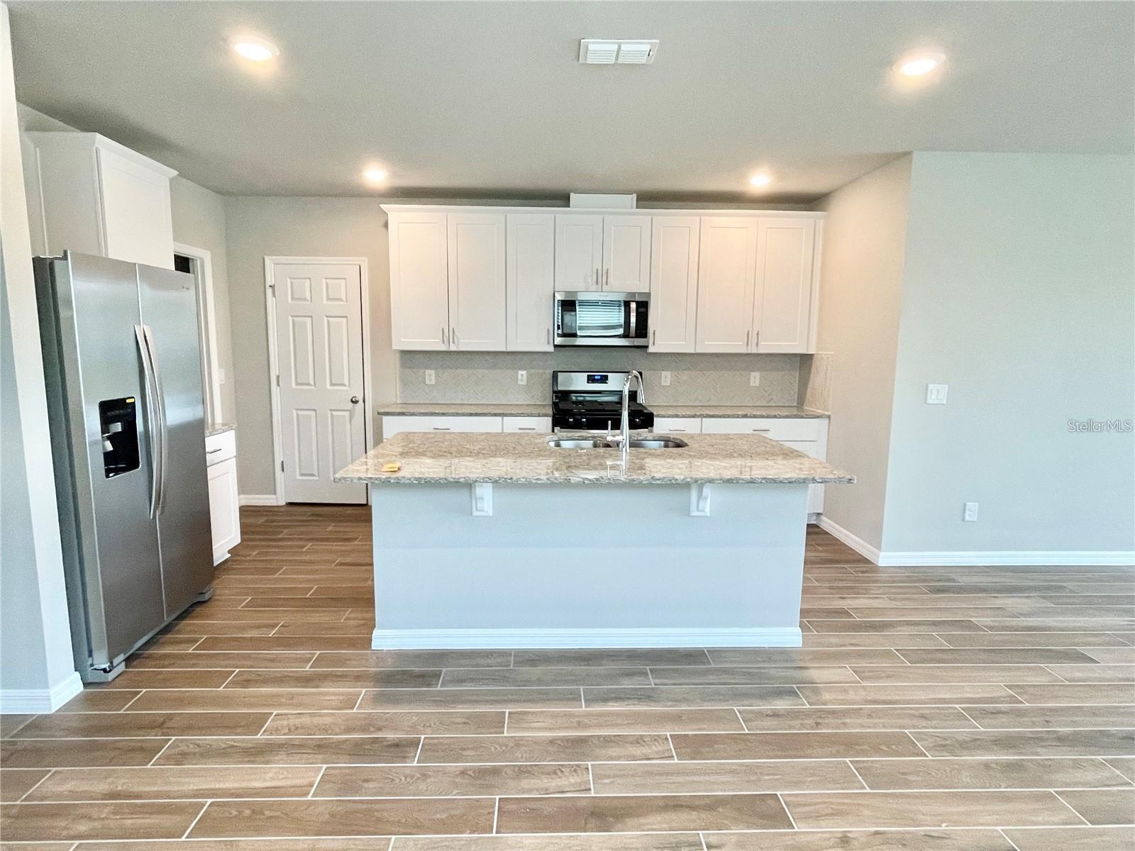 LAKE DENHAM ESTATES - Residential Lease