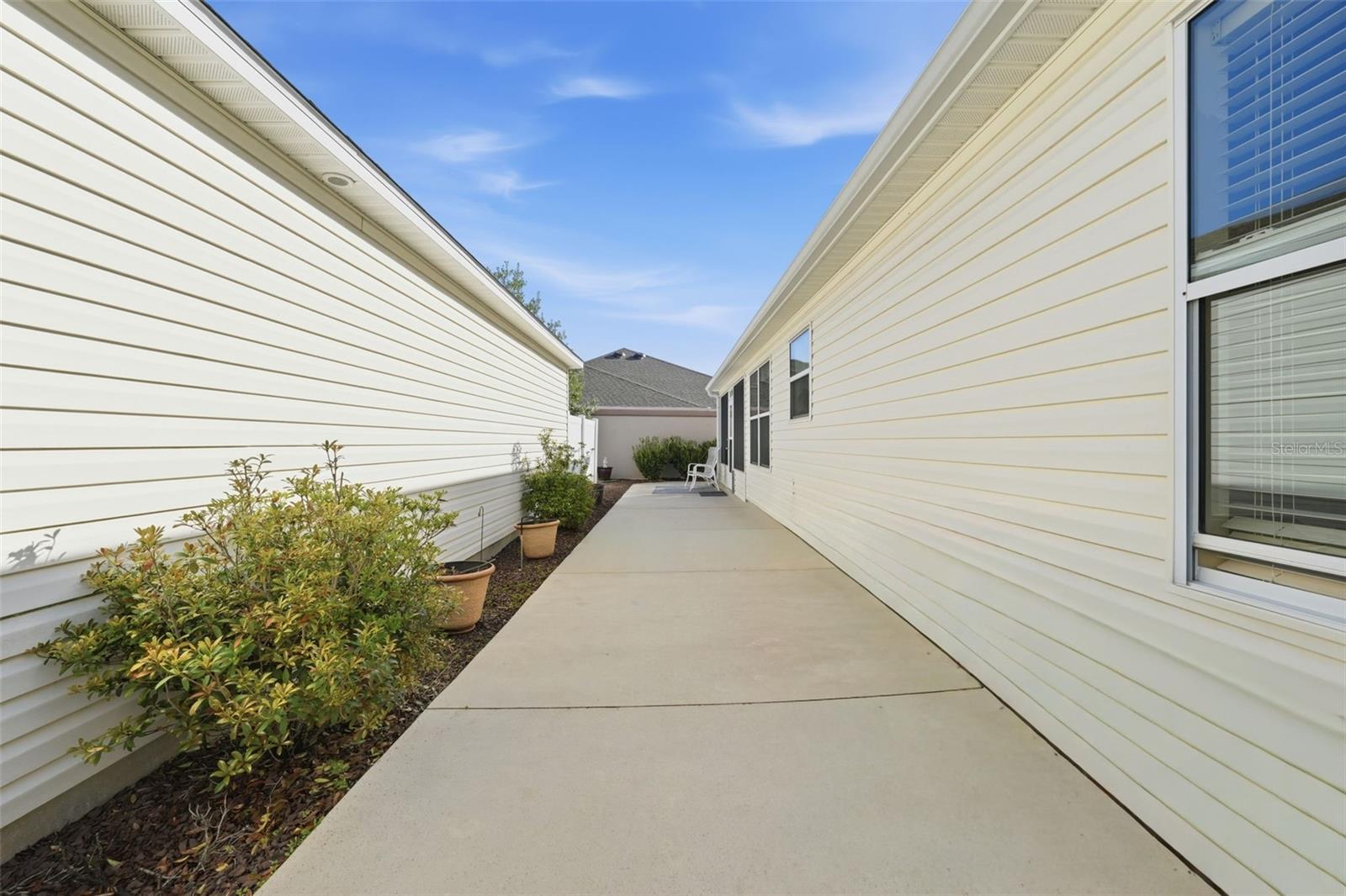 2311 CRESTVIEW STREET