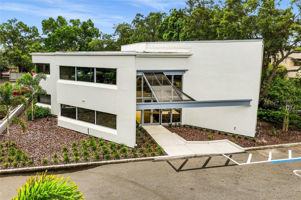 Photo of 238 N Westmonte Drive #140, Altamonte Springs, FL 32714 (MLS # O6442042)
