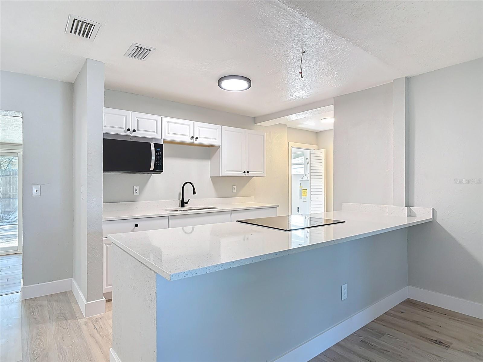 1085 WHITEWOOD DRIVE