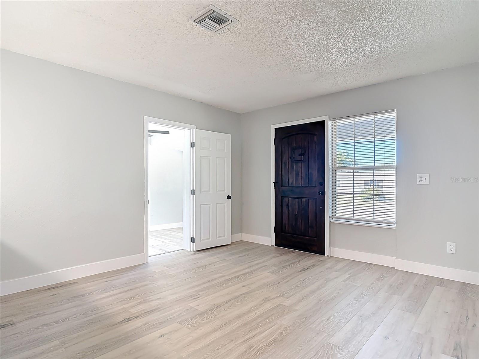 1085 WHITEWOOD DRIVE