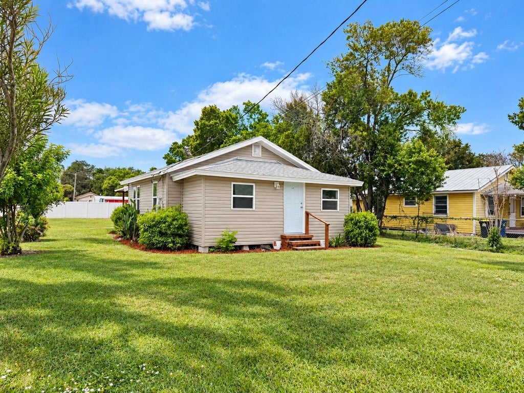 Photo of 620 Oak Street, Auburndale, FL 33823 (MLS # OM733155)