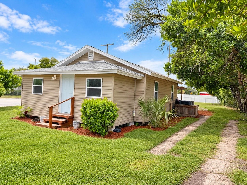 Photo of 620 Oak Street, Auburndale, FL 33823 (MLS # OM733155)