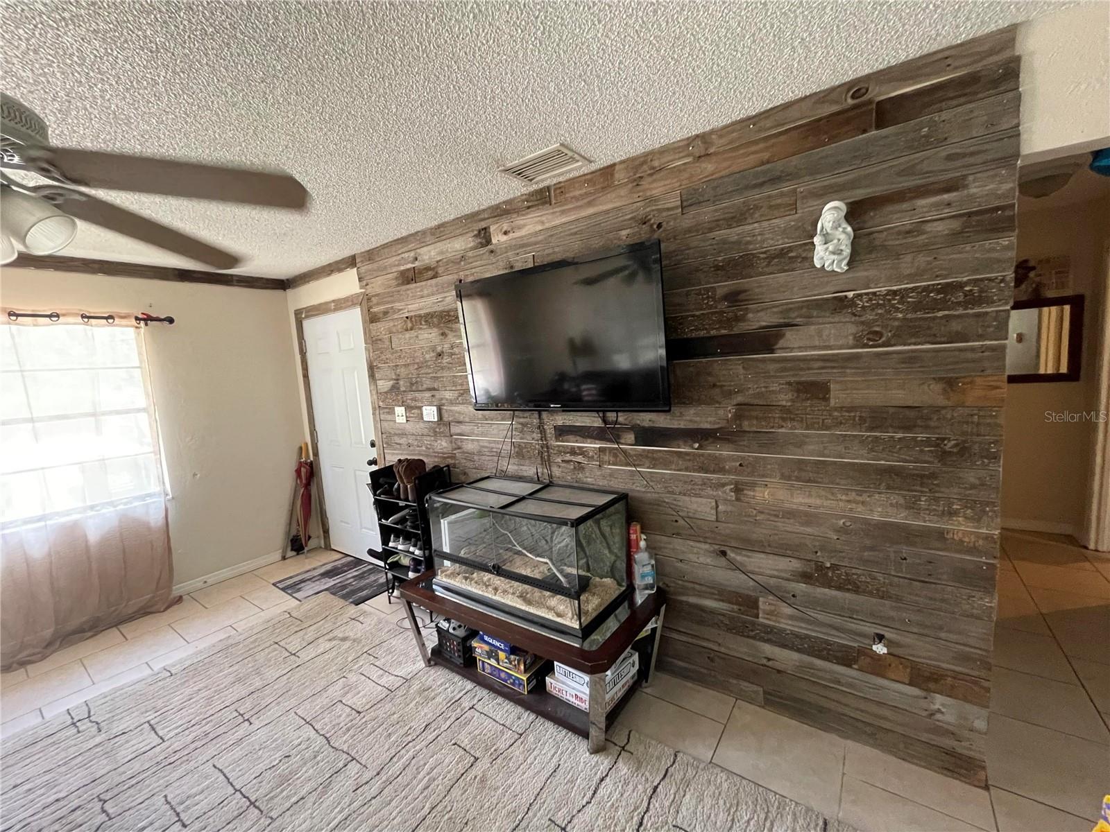 INDIAN LAKE ESTATES - Residential Income