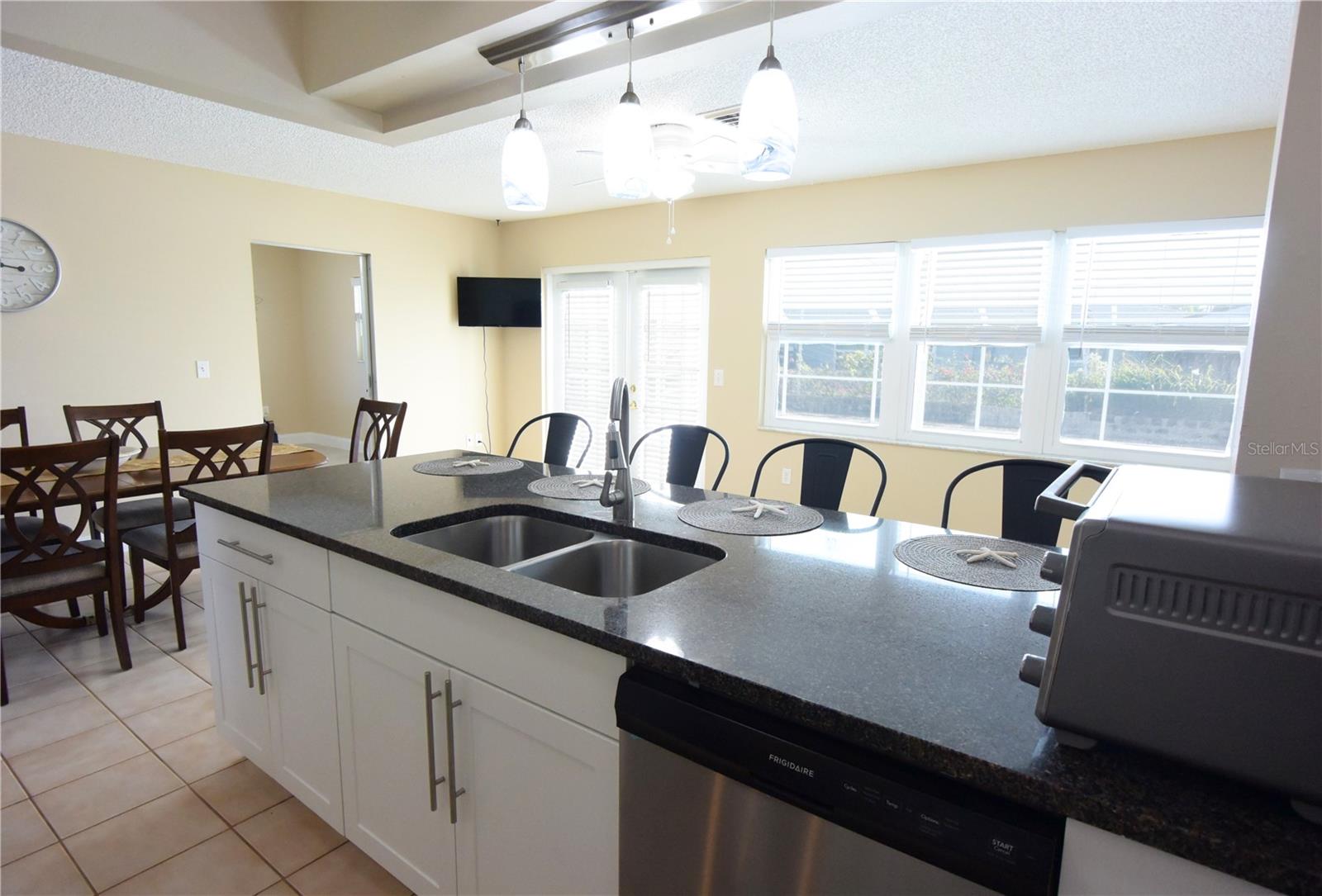 SOUTH VENICE - Residential Lease