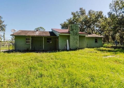 A home in LAKELAND