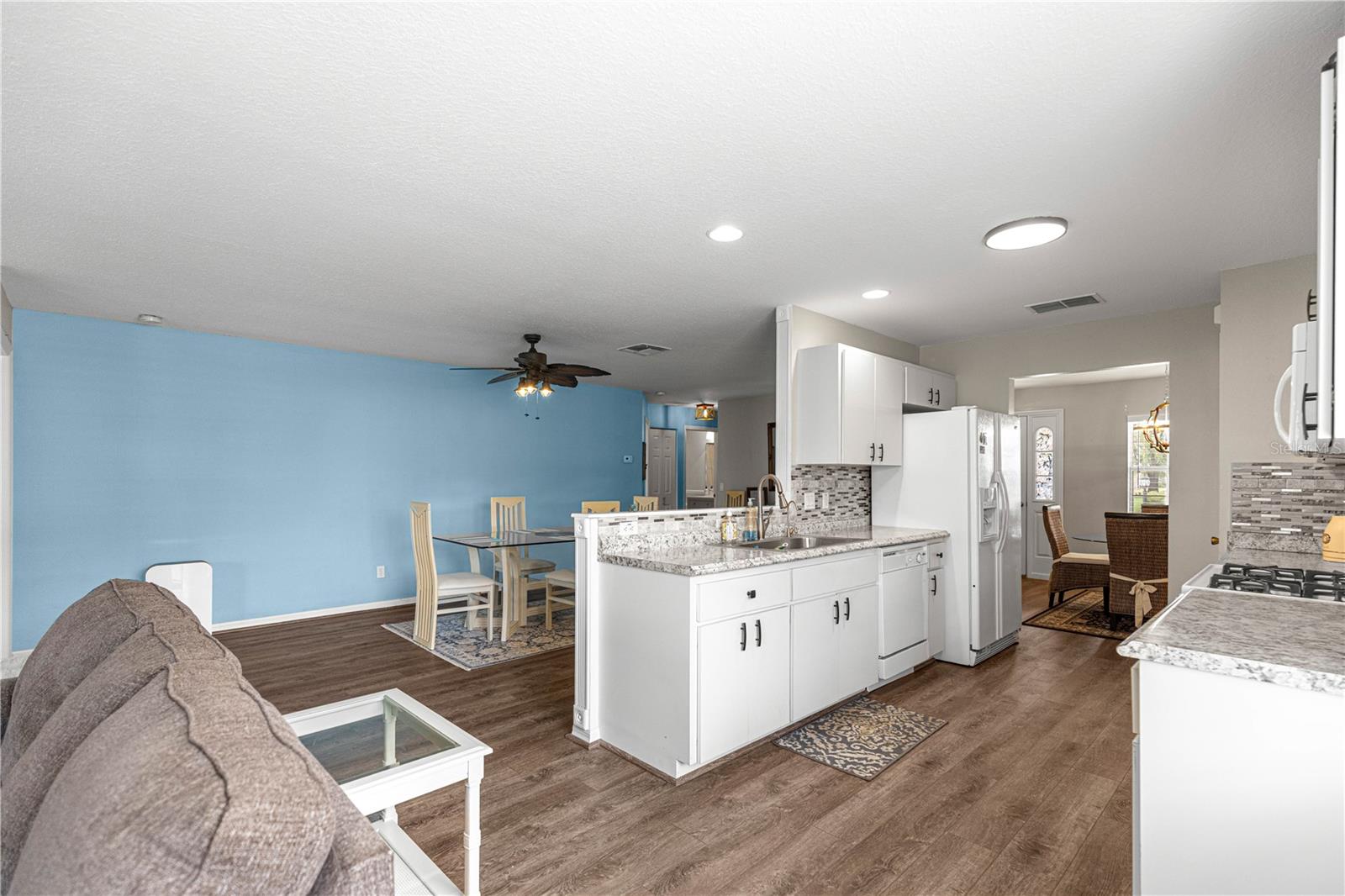 ON TOP OF THE WORLD - Residential