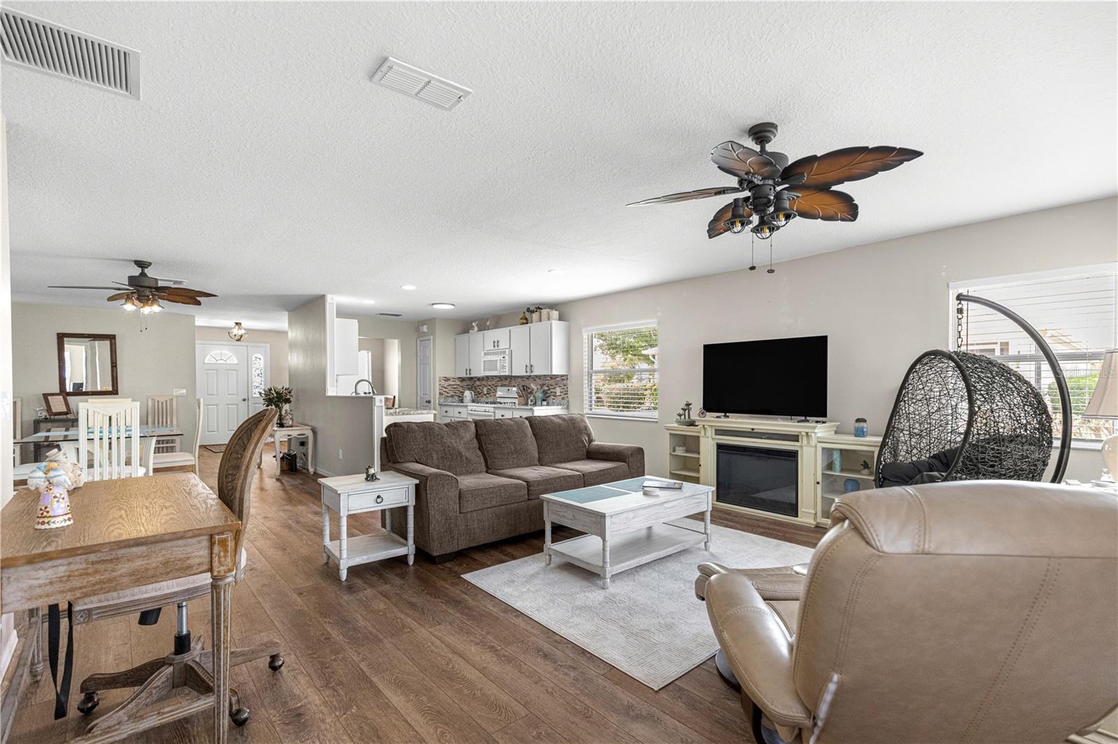 ON TOP OF THE WORLD - Residential