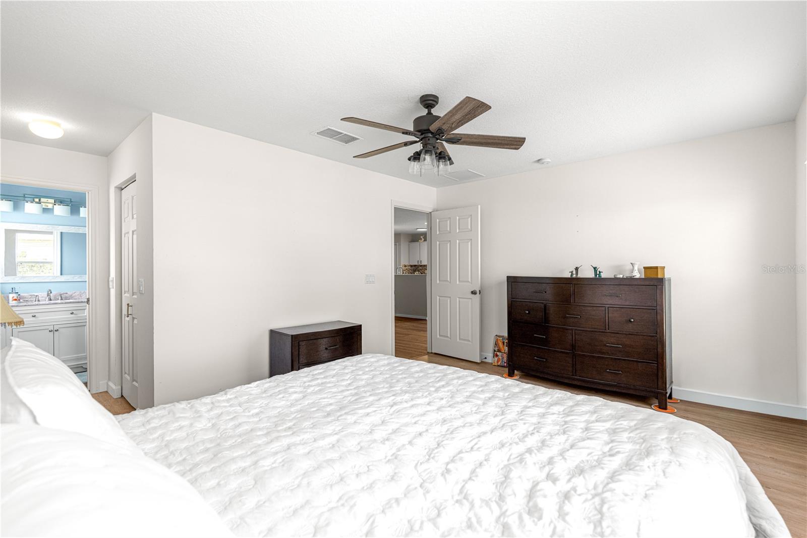 ON TOP OF THE WORLD - Residential