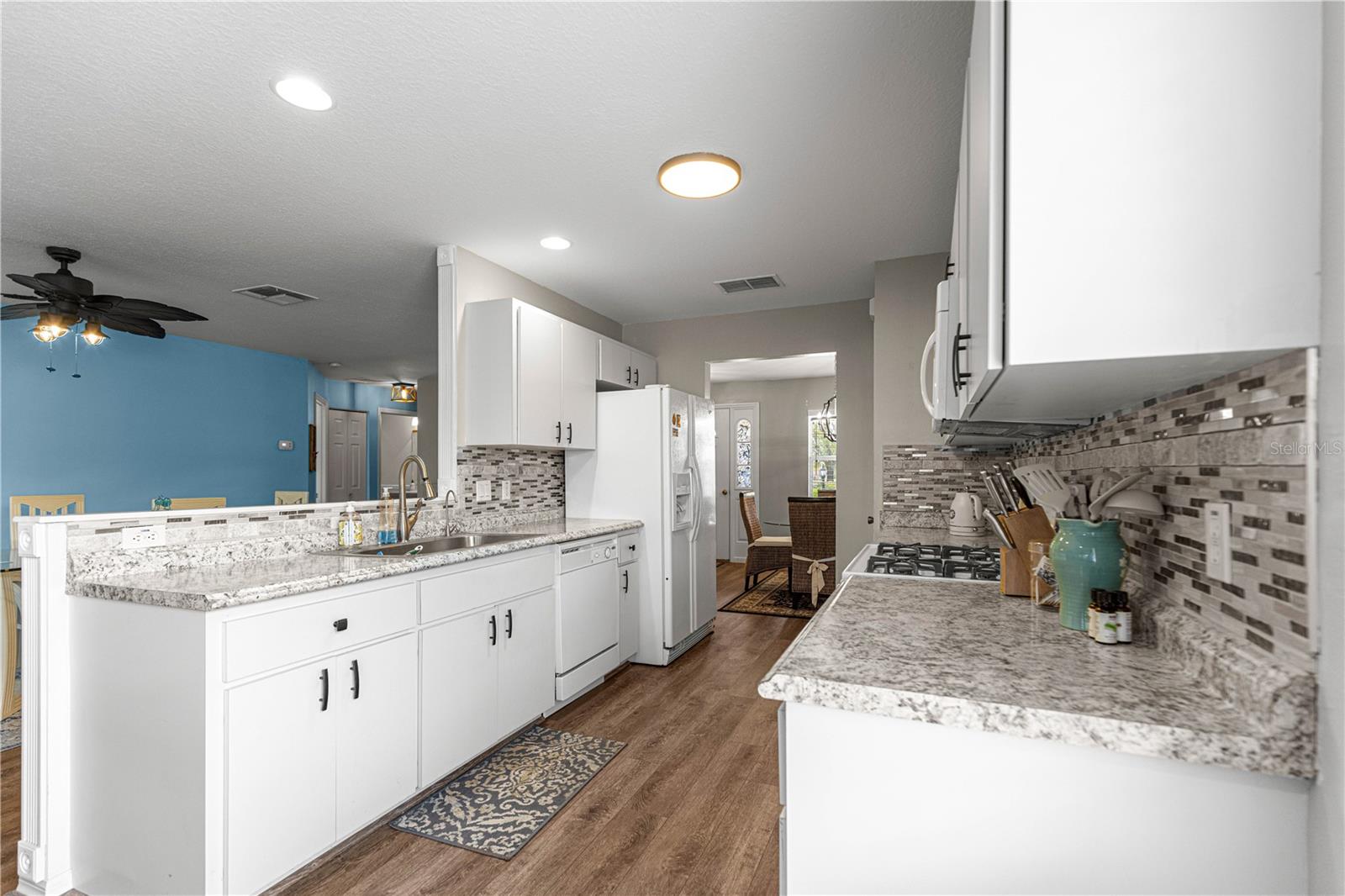 ON TOP OF THE WORLD - Residential