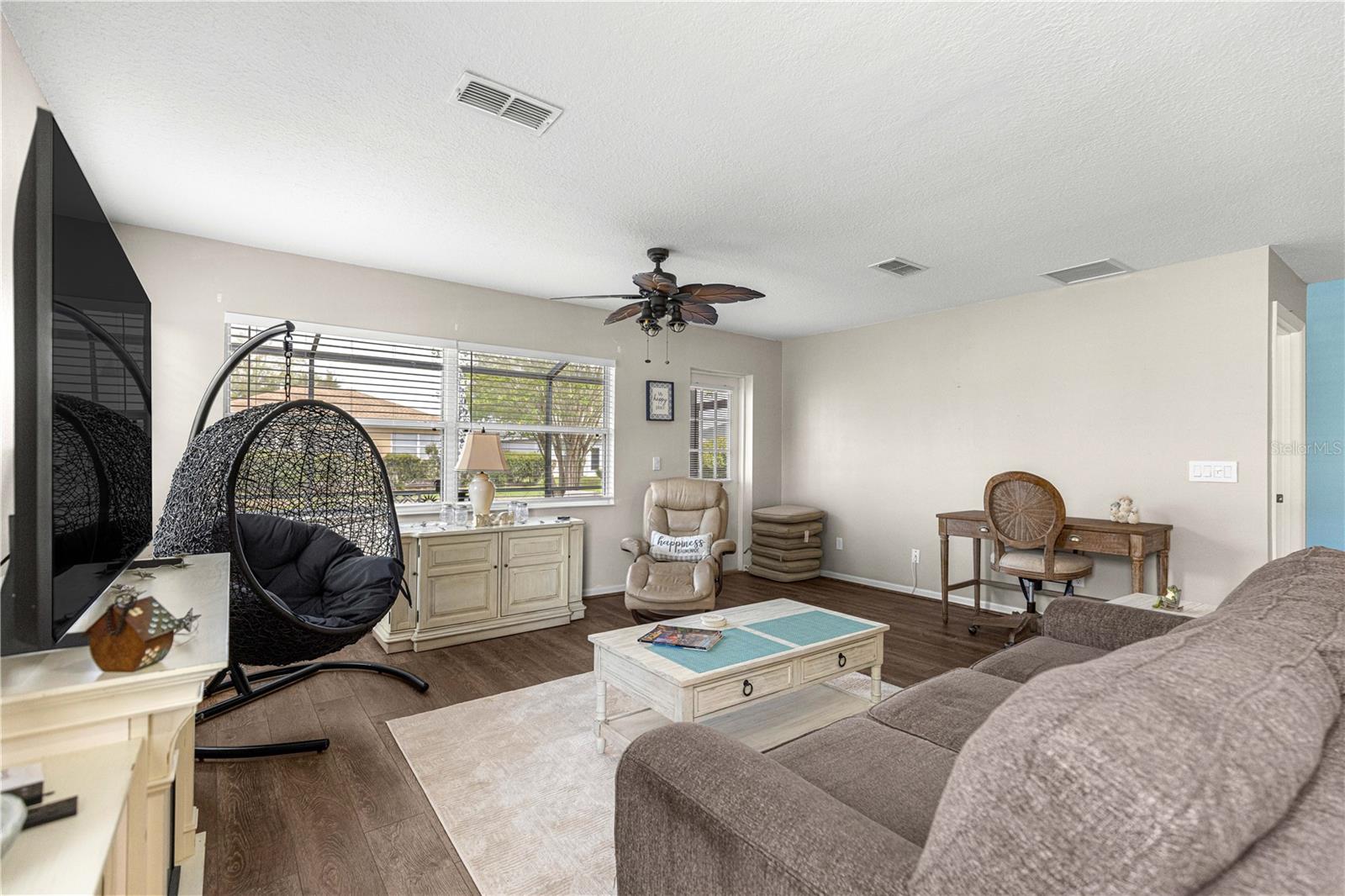 ON TOP OF THE WORLD - Residential