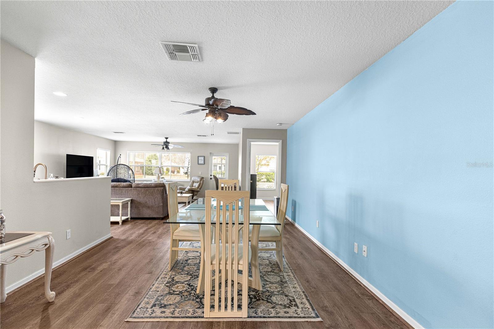 ON TOP OF THE WORLD - Residential