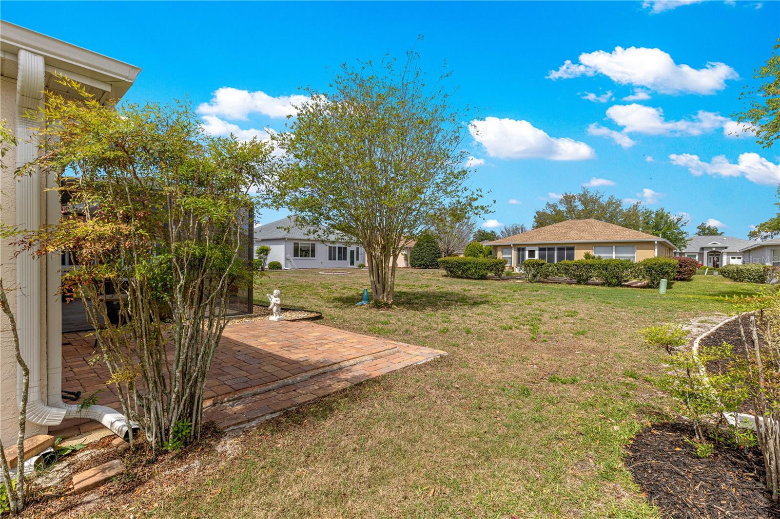 ON TOP OF THE WORLD - Residential