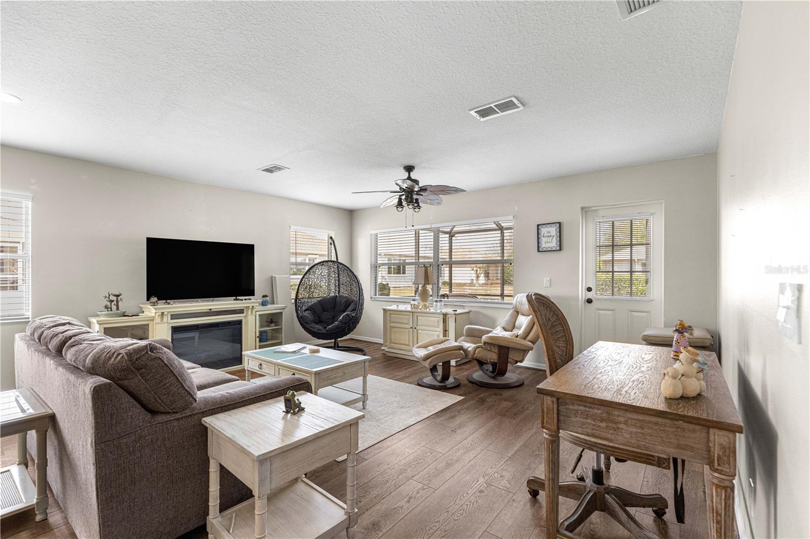 ON TOP OF THE WORLD - Residential