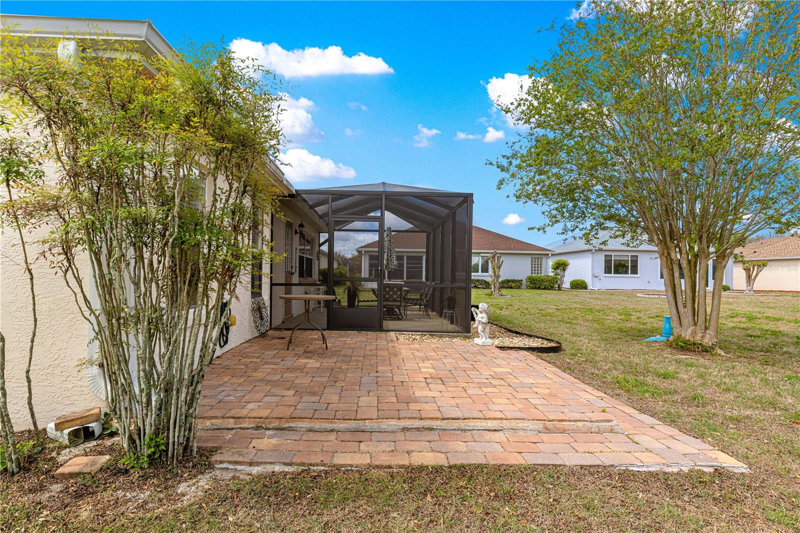 ON TOP OF THE WORLD - Residential