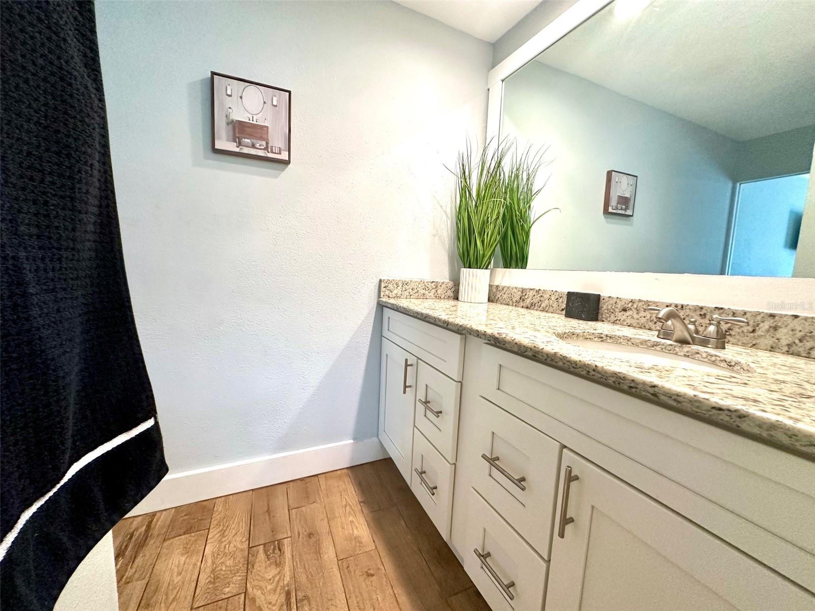 DEL ORO GARDENS - Residential Lease