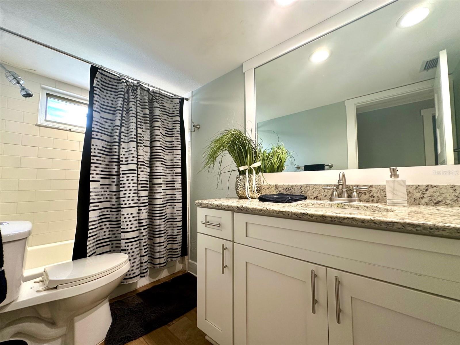 DEL ORO GARDENS - Residential Lease