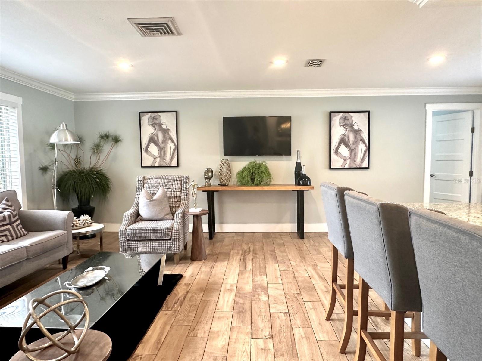 DEL ORO GARDENS - Residential Lease