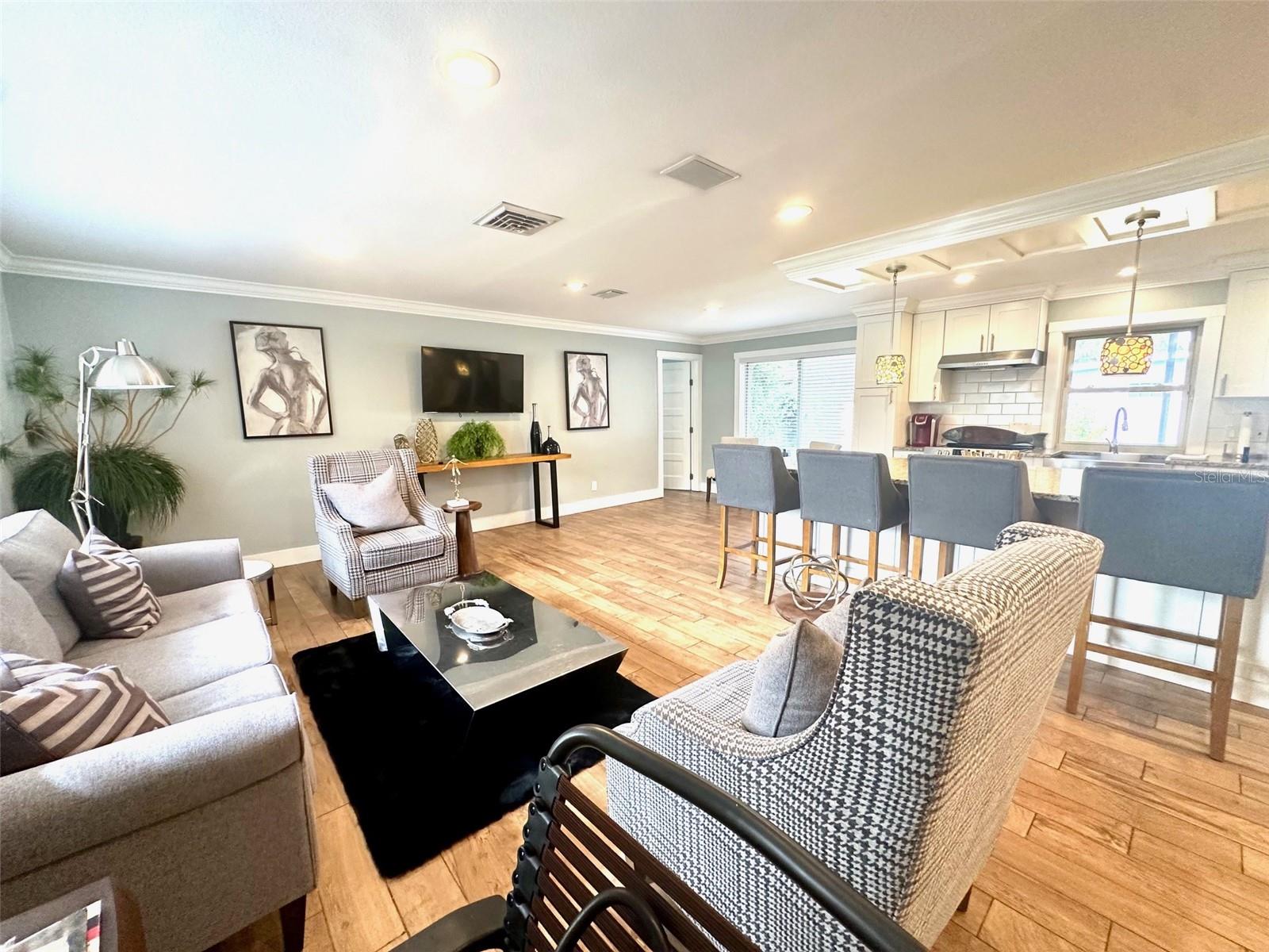 DEL ORO GARDENS - Residential Lease