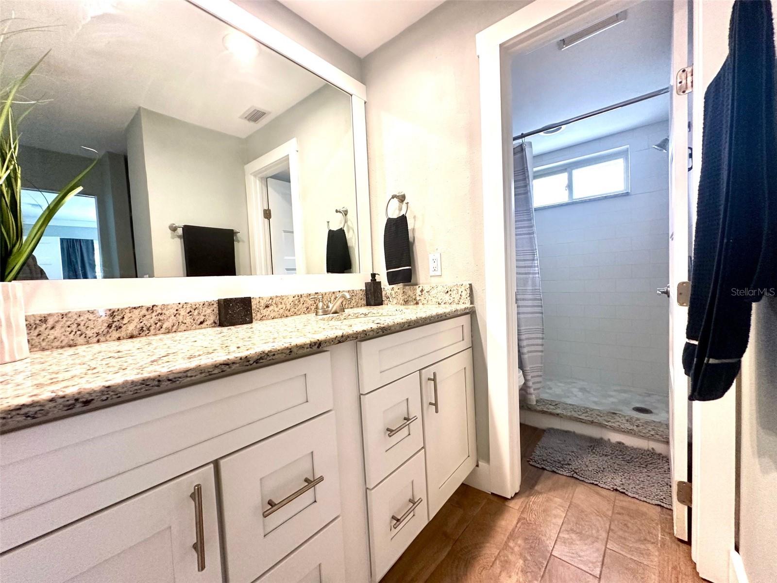 DEL ORO GARDENS - Residential Lease