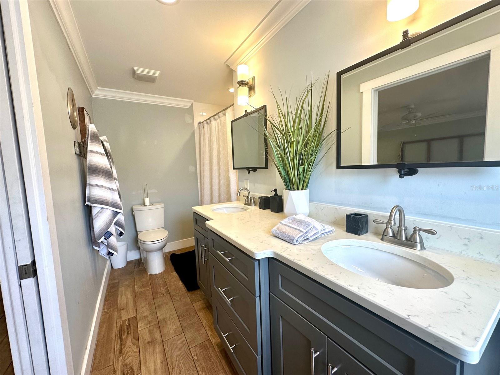 DEL ORO GARDENS - Residential Lease