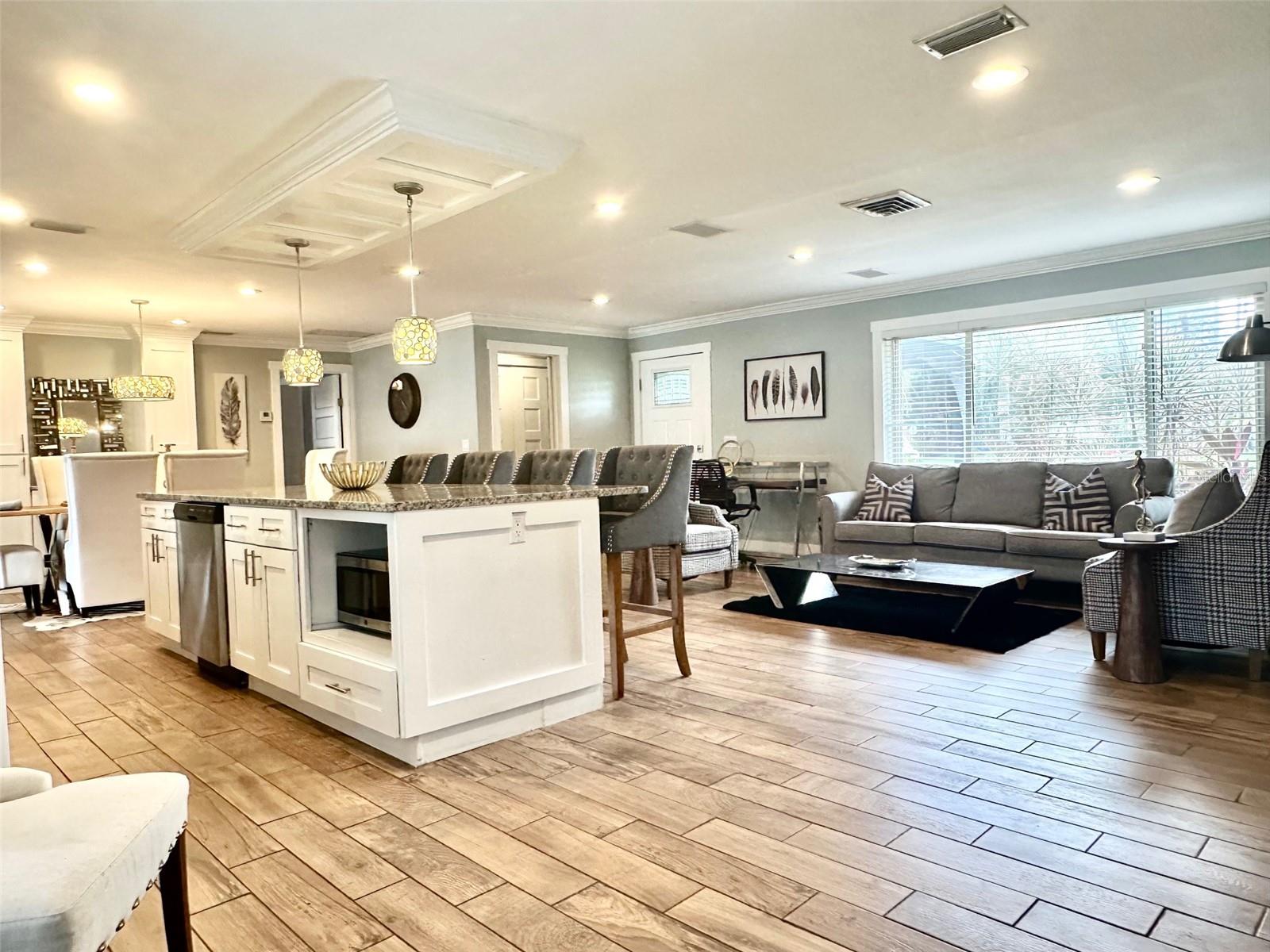 DEL ORO GARDENS - Residential Lease