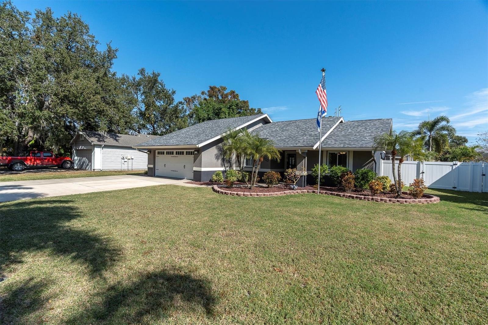 FALCON RIDGE - Residential