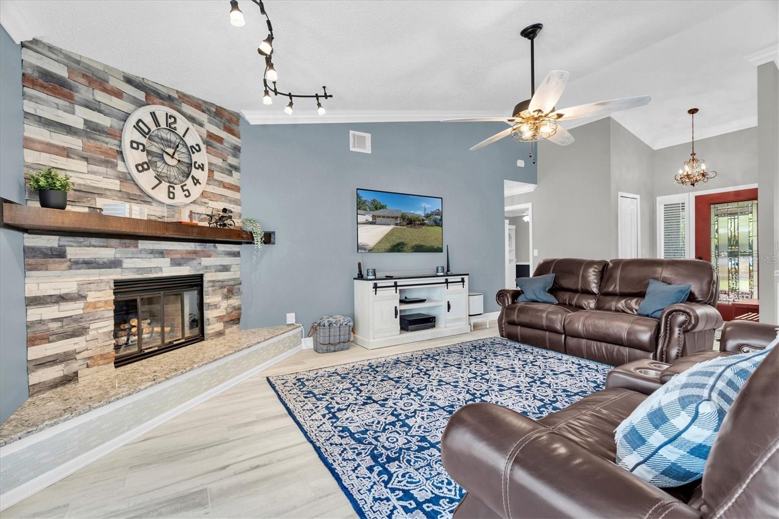 FALCON RIDGE - Residential