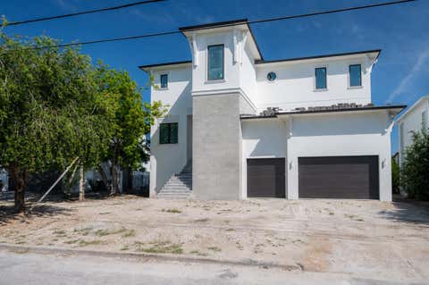 Photo of 654 Geneva Place, Tampa, FL 33606 (MLS # TB8484447)