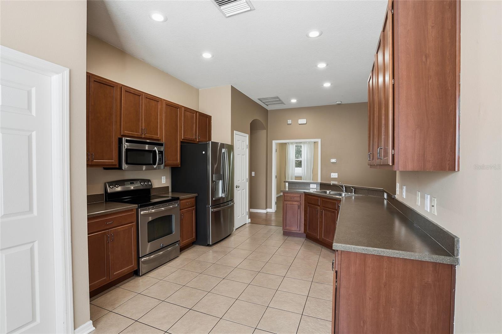 MEADOW POINTE 03 PRCL DD & Y - Residential Lease